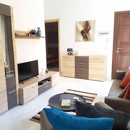 Apartment Ac1- Prime Location 3 Bedroom Apt In St.julian's San Ġiljan