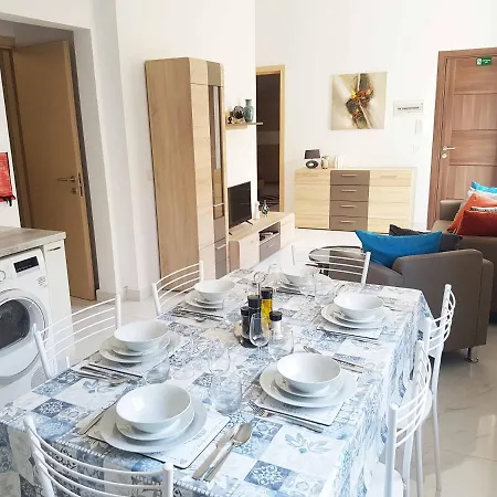 Apartment Ac1- Prime Location 3 Bedroom Apt In St.julian's San Ġiljan