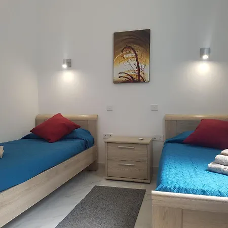 Ac1- Prime Location 3 Bedroom Apt In St.julian's Apartment *
